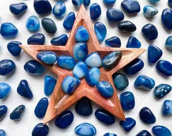 Royal Sapphire River Rocks, Garden Rocks, Outdoor Decorative Stones, Natural Gravel, for Aquariums, Landscaping, Vase Fillers, Succulent, Cactus Pot, Terrarium Rocks. (500 gm, Blue)