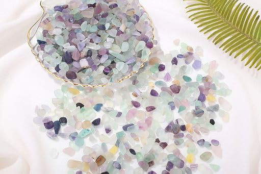 YATOJUZI 2lb Fluorite Aquarium Gravel Rocks Natural Tumbled Healing Crystal Chips Bulk Gemstones Crushed Stones for Fountain Vase Filler Planters Decorative Fish Tank Potted Reiki Energy Balancing - color: 1-fluorite, size: 2 Pound
