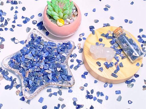 YATOJUZI Blue Sodalite 1LB Aquarium Gravel Rocks Bulk Wholesale Tumbled Crystals Stones Chips Crushed Reiki Energy Balancing Gemstones for Planters Vase Filler Fountain Fish Tank Potted Decor - color: Blue Sodalite, size: 1 Pound
