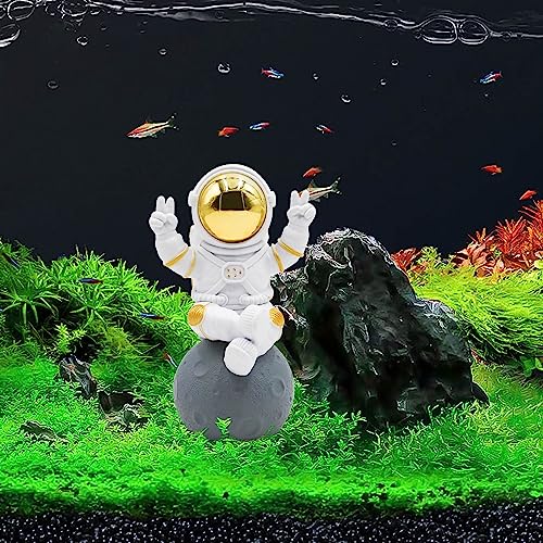 Oooct Astronaut Statue Fish Tank Decor, Resin Spaceman Small Fish Aquarium Decorations, Cute Mini Space Figure Ornament, Fish Tank Abstract Aesthetic Decorative Ornaments - color: Astronaut Statue